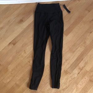 Carbon38 leggings, mesh cross pattern on ankles